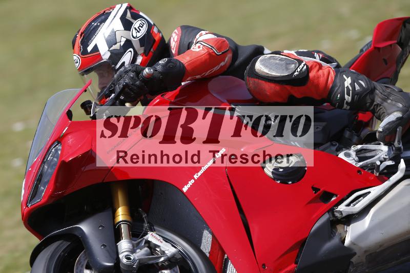 /Archiv-2025/27 12.06.2025 Ducati Schweiz Trackday Warmup  ADR/gelb-jeaune/44